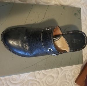 Earth brand leather clogs